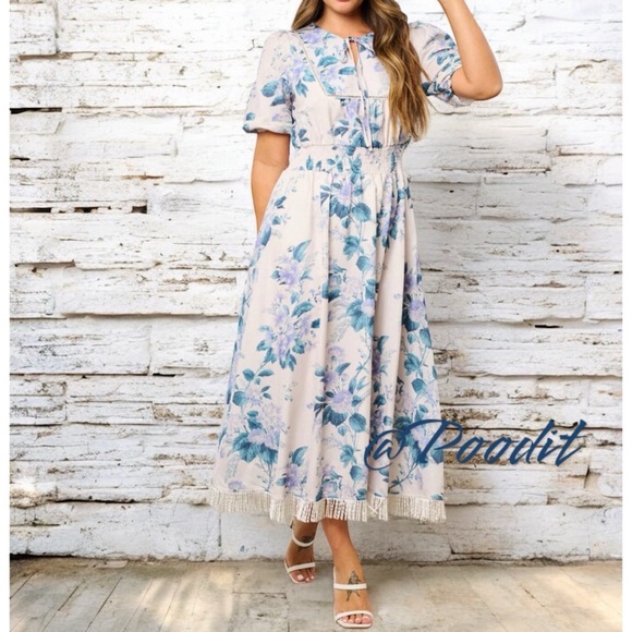 Ina Dresses & Skirts - Beautiful floral print detailed midi dress S M L